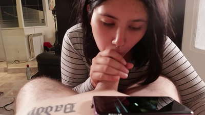 Eu provoco minha meia-irmã enquanto ela observa a Disney [Cum]